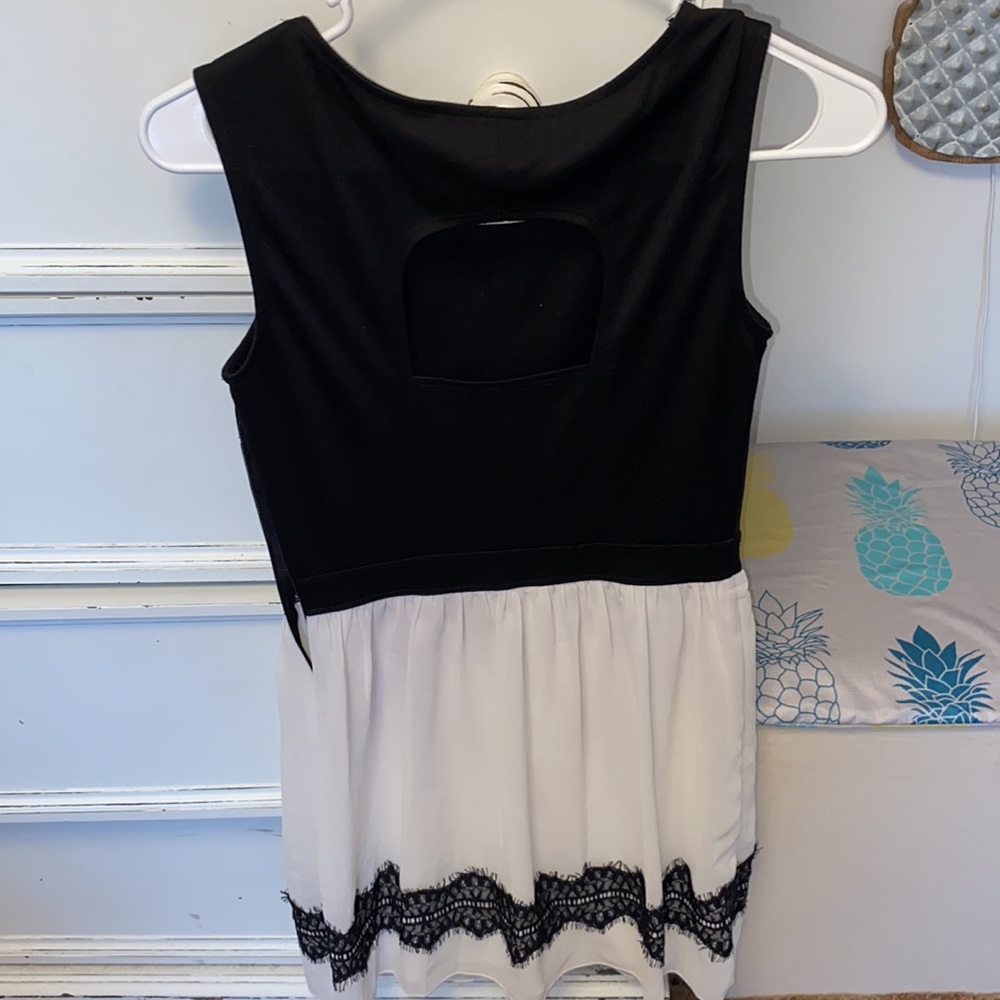 Sweet Storm Flowy Dress - Picture 2 of 4